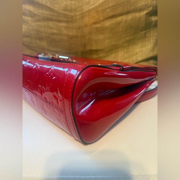Louis Vuitton Venice Bag in Vibrant Red Monogram Vernis - Picture 5 of 13